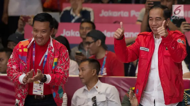 Gaya Jokowi Saat Beri Semangat Lindswell Kwok