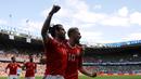 Pemain Wales merayakan gol bunuh diri yang dicetak pemain Irlandia Utara, Gareth McAuley, pada laga 16 besar Piala Eropa 2016 di Parc des Princes, Paris, Sabtu (25/6/2016) malam WIB. (Reuters/Stephane Mahe)