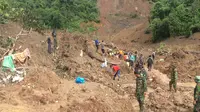 Kondisi lapangan pencarian jenazah korban longsor di dusun Karang Suluh Desa Lebong Tandai, Kecamatan Napal Putih, Bengkulu. (Liputan6.com/Yuliardi Hardjo Putro)