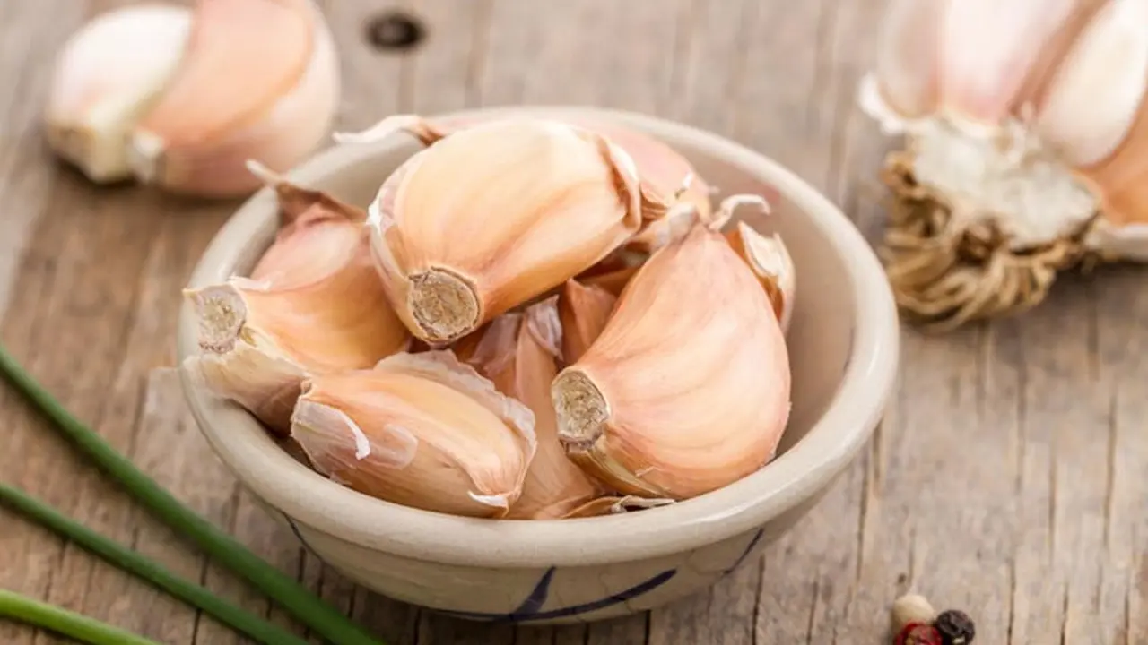 Biasakan Makan Bawang Putih Saat Perut Kosong, Khasiatnya Ajaib
