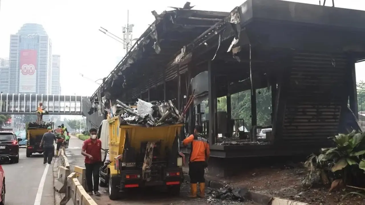 Sebanyak 1.150 petugas kebersihan dikerahkan Dinas Lingkungan Hidup (DLH) Jakarta untuk membersihkan Ibu Kota usai demo yang terjadi.
