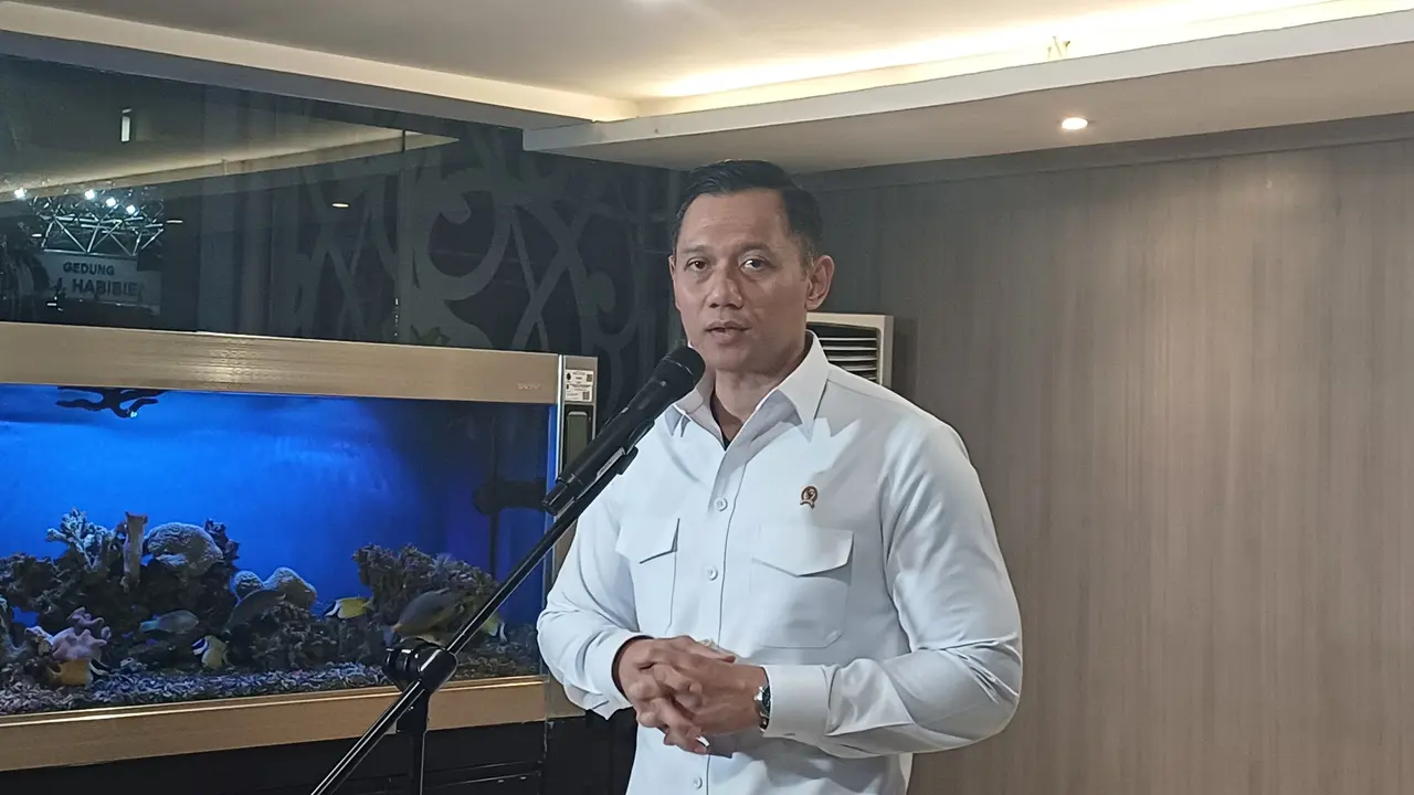 Menteri Koordinator Bidang Infrastruktur dan Pembangunan Kewilayahan, Agus Harimurti Yudhoyono (AHY) berbicara mengenai harga tiket pesawat yang mahal.