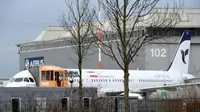 Sebuah pesawat Airbus A321 milik IranAir di hanggar Hamburg, Jerman, pada 19 Desember 2016. (Sumber Reuters)