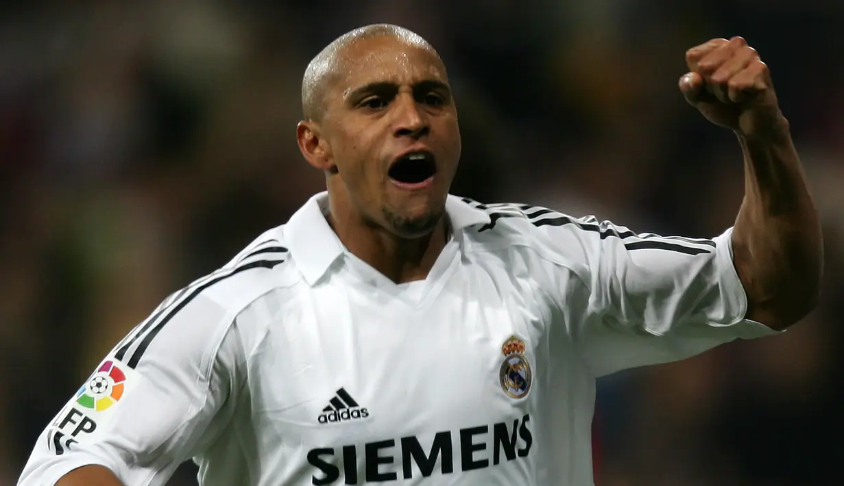 1. Roberto Carlos - Roberto Carlos merupakan bek terbaik dalam sejarah dan bergabung dengan inter pada 1995. Namun setahun kemudian Carlos meninggalkan Inter karena selalu dimainkan sebagai gelandang tengah atau pemain sayap kiri. (AFP/Philippe Desmazes)