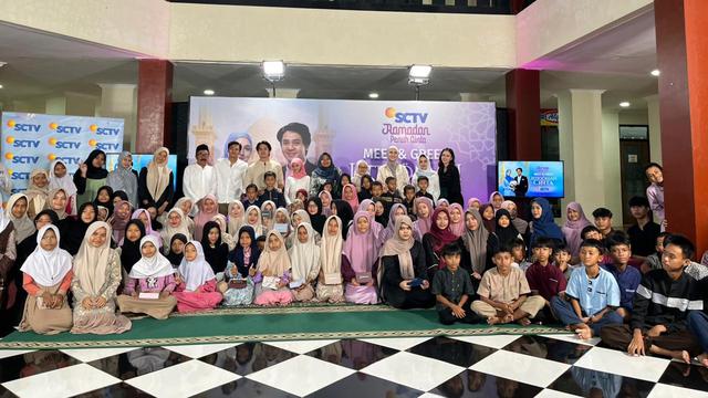 Pemain Sinetron 'Istiqomah Cinta' bersama Anak-Anak Panti Asuhan Akbar Al-qi Foundation - Bogor dalam Meet and Greet 'Istiqomah Cinta'
