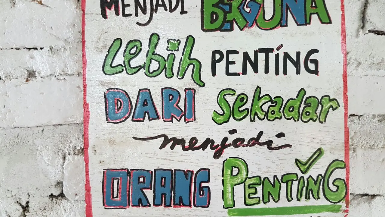 Cerita Garasi dan Teras yang Menjadi Rumah Dunia 