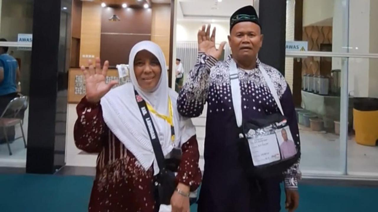 Paridjan dan istri berangkat haji ke Tanah Suci. (Dian Kurniawan/Liputan6.com)