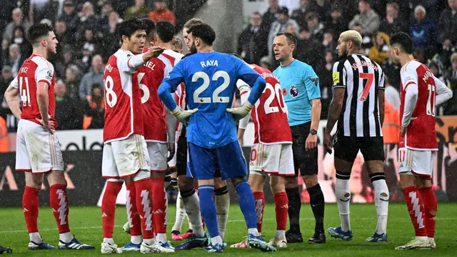 Foto: Proses Gol Kontroversial Anthony Gordon saat Newcastle Berikan Kekalahan Perdana untuk Arsenal di Liga Inggris 2023/2024