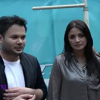 Ridho Rhoma berkolaborasi dengan penyanyi asal Malaysia, Fazura untuk mengisi soundtrack film Langit Terbelah di Langit Amerika. Sang papa, Rhoma Irama pun menyetujui kolaborasi antara Ridho Rhoma dan Fazura.