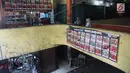 Suasana kios makanan di Pasar Cipete, Jakarta, Sabtu (10/8/2019). Konsep revitalisasi direncanakan akan mengintegrasikan pasar dengan permukiman penduduk, rusunawa, rusunami, hotel, dan perkantoran, dengan penambahan fasilitas, seperti bioskop rakyat pada beberapa pasar. (Liputan6.com/Angga Yuniar)