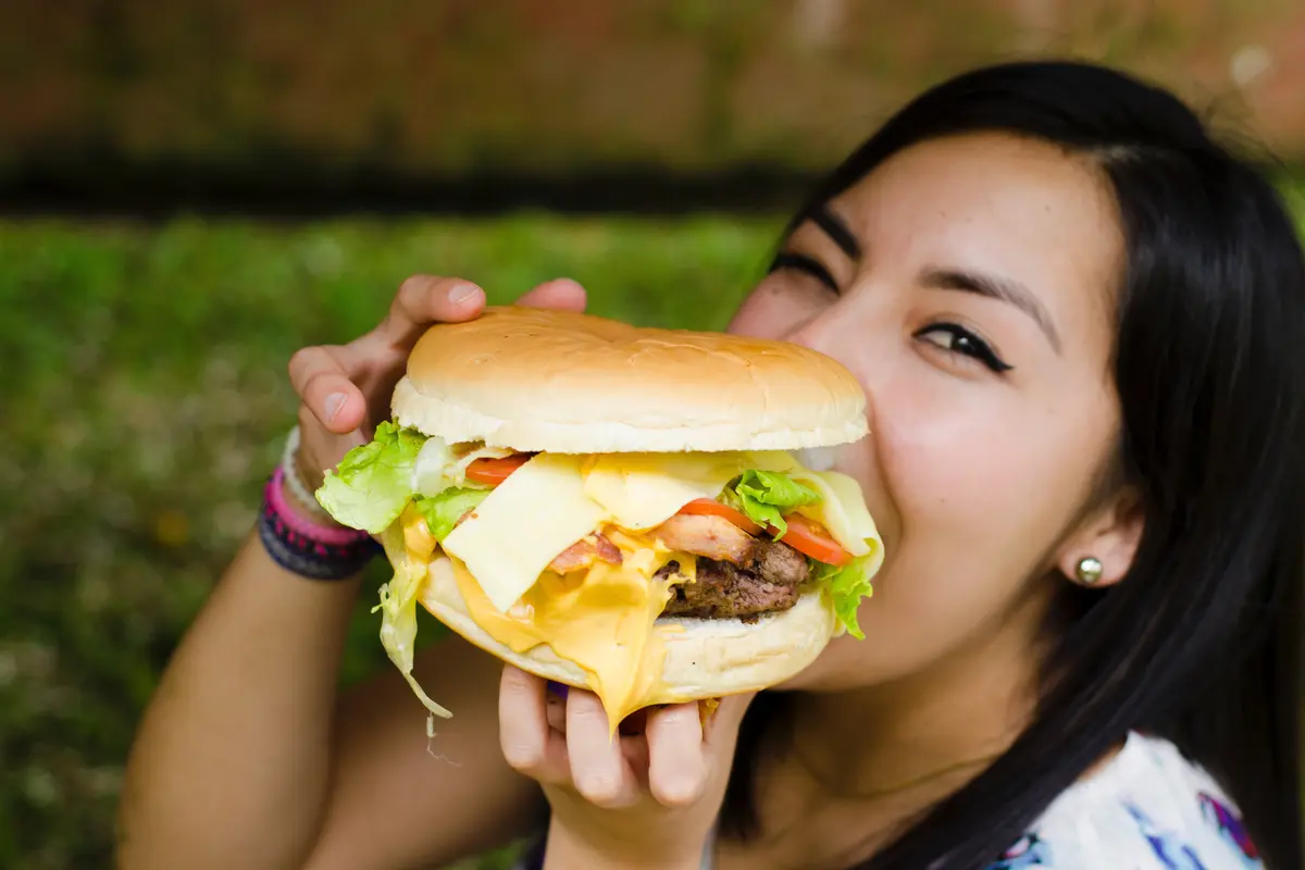 Cara Menangani Jerawat yang Meradang karena Makanan