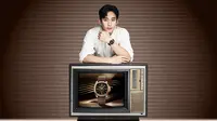 Kim Soo Hyun Memperkenalkan Jam Tangan yang Terinspirasi Desain TV Jadul
