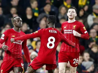 Para pemain Liverpool merayakan gol yang dicetak oleh Sadio Mane ke gawang Norwich City pada laga Premier League di Stadion Carrow Road Minggu (16/2/2020). Liverpool menang 1-0 atas Norwich City. (AP/Frank Augstein)