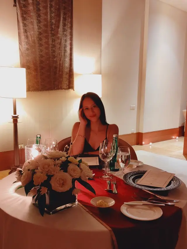 Rayakan Ulang Tahun, Ini 6 Momen Makan Malam Romantis Mike Lewis dan Janisaa Pradja