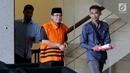 Mantan Wakil Ketua DPR Bidang Keuangan Taufik Kurniawan usai menjalani pemeriksaan lanjutan di Gedung KPK, Jakarta, Kamis (3/1). Taufik diduga menerima suap terkait DAK Kabupaten Kebumem TA 2016. (Merdeka.com/Dwi Narwoko)