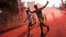 Para peserta berlari saat mengikuti ajang CIMB Niaga Color Run di Senayan, Jakarta Selatan, Minggu (16/9/2018). Sebanyak 13.000 peserta ambil bagian pada ajang lari sejauh lima kilometer. (Bola.com/Vitalis Trisna)