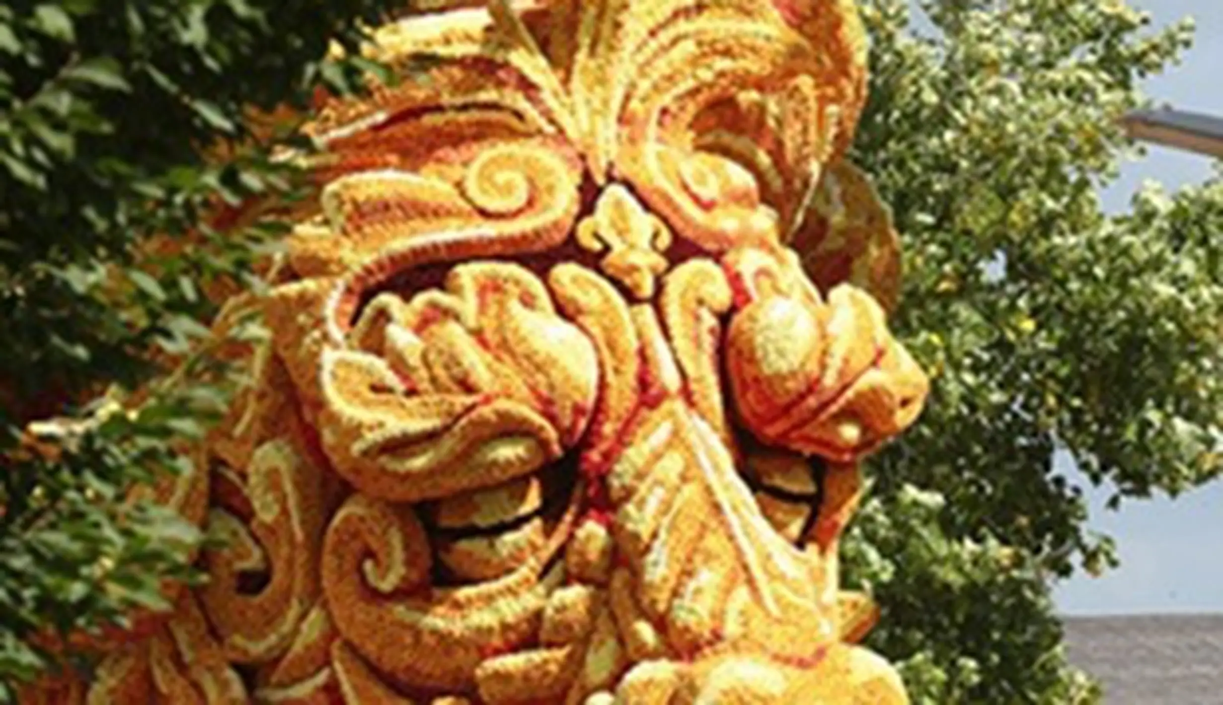 Pesona Kemegahan Patung Raksasa di Parade Bunga Belanda