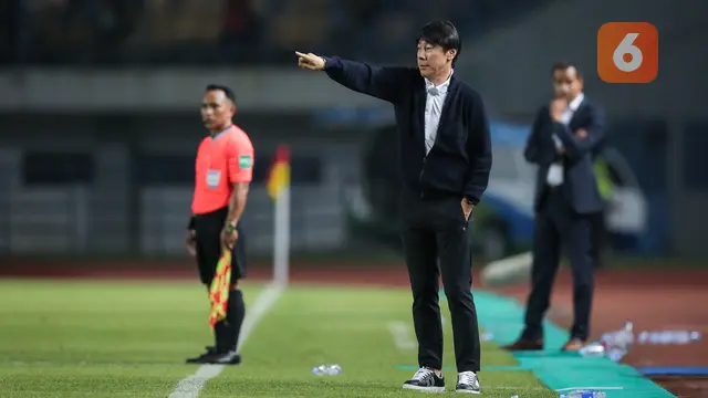 Foto: Intip Outfit yang Digunakan Shin Tae-yong, Anak Muda Banget