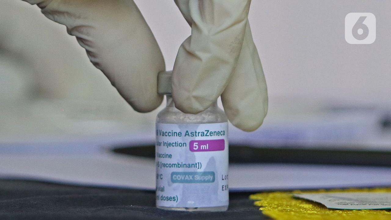 Vaksinasi Massal di Klaster Covid-19 Cilangkap