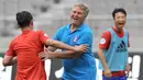 Rencanya, Hiddink akan langsung memimpin latihan skuat The Blues untuk mempersiapkan diri melawan Sunderland di Stamford Bridge, akhir pekan ini. (AFP/Jung Yeon-Je)