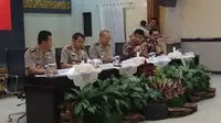 Kepala Satgas Pangan Polri dan KPPU RI menjelaskan tentang penyebab kelangkaan komoditi pangan di Indonesia (Liputan6.com / Nefri Inge)