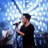 Ariel Dkk Memilih Konsep Black and White untuk Video Klip Biar Ku Sendiri.