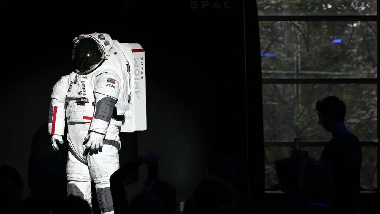 Prada Rilis Dalaman Baju Astronot NASA, Targetkan Orang-orang Super Kaya