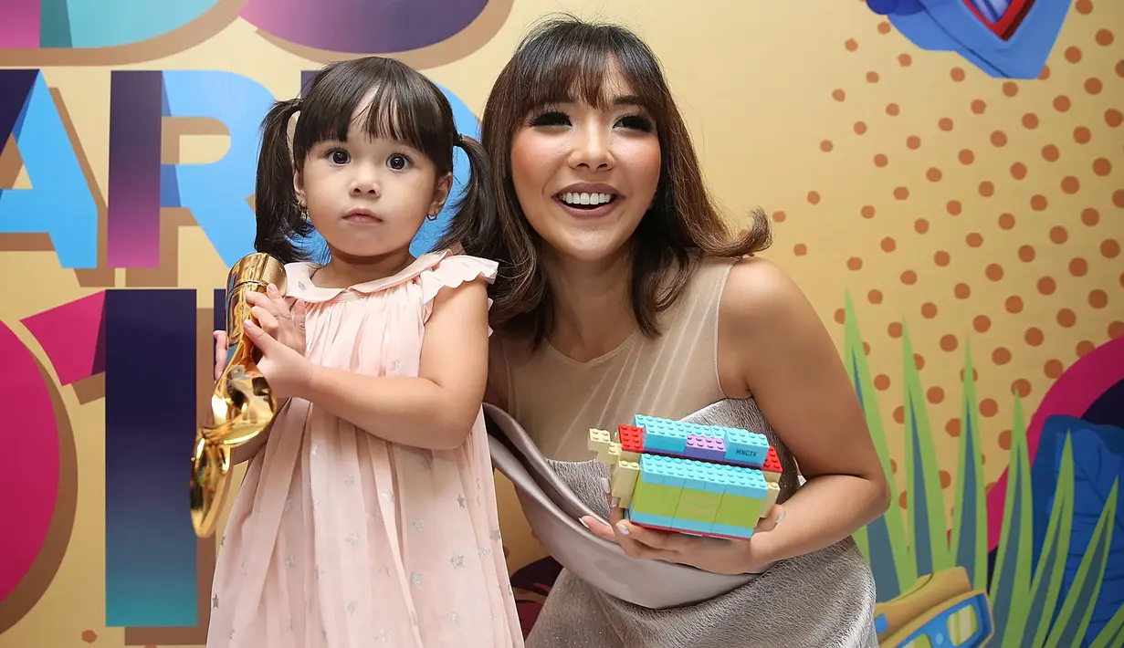 Gisella mengaku senang dan terharu kalau Gempi sudah meraih penghargaan dan disayangi oleh banyak orang. (Bambang E. Ros/Bintang.com)