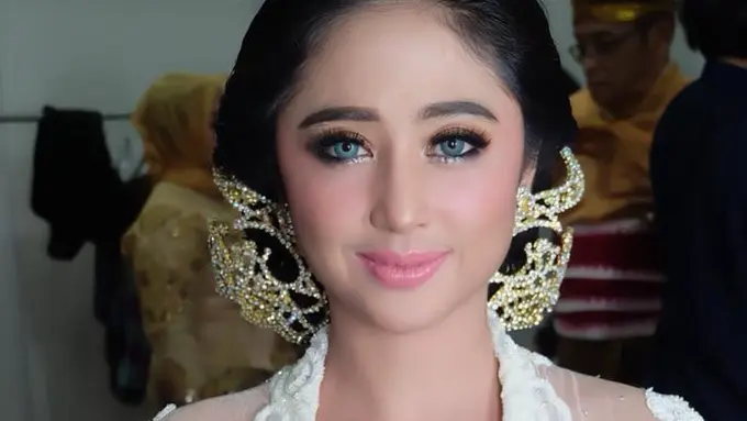 [Bintang] Dewi Perssik