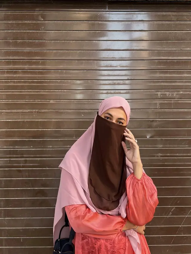 7 Potret Paula Verhoeven yang Makin Sering Tampil Berhijab, Banjir Pujian