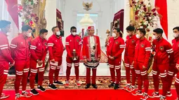 Dalam kesempatan tersebut Presiden Jokowi memberikan pesan kepada para pemain Timnas Indonesia U-16 yang pada pekan lalu menjuarai Piala AFF U-16 2022. (Biro Pers Sekretariat Presiden)