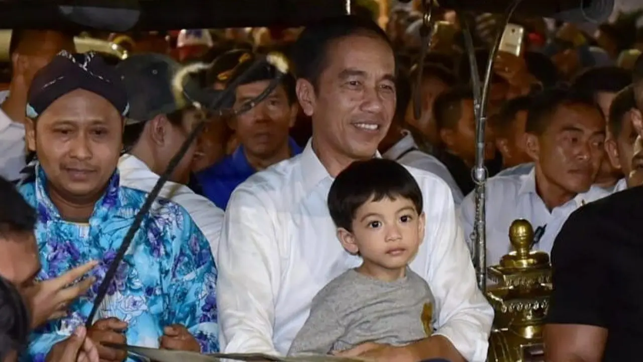 Libur Lebaran, Presiden Jokowi Ajak Jan Ethes Naik Andong Keliling Malioboro