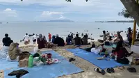 Ribuan Wisatawan Padati Pantai Mbeach Lampung Selatan Saat Libur Lebaran