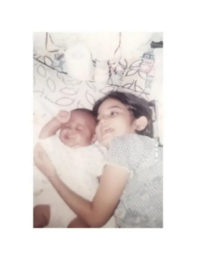 7 Potret Kebersamaan Enzy Storia dan Sang Adik, Kompak Banget