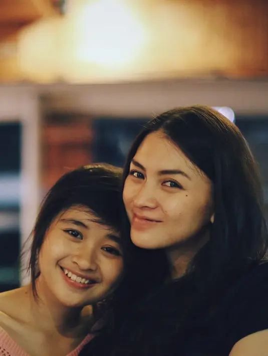 Persahabatan Donita dan Gritte Agatha sudah lama terjalin. Persahabatan mereka sudah seperti saudara kandung. (Foto: instagram.com/gritteagathaa)