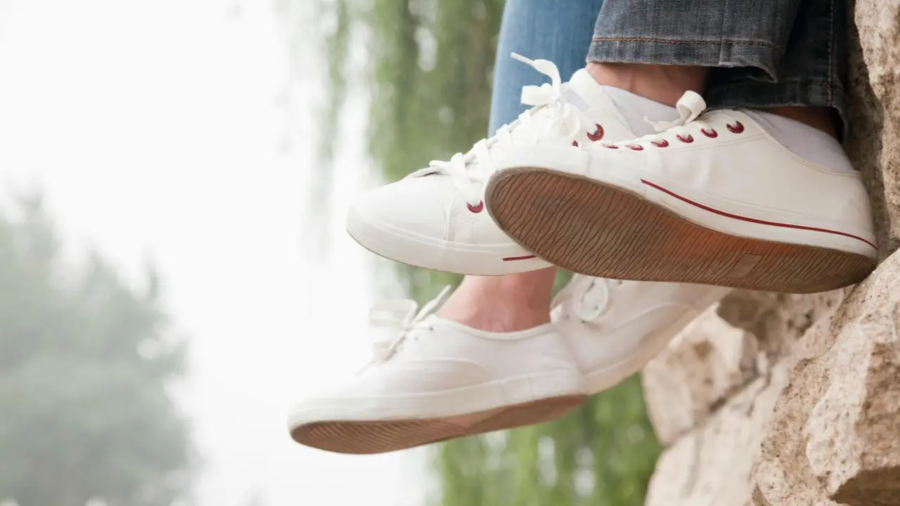 Sneakers Putih