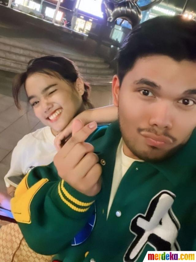 6 Momen Thariq Halilintar dan Fuji Liburan di Singapura, Berburu Kuliner