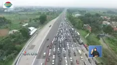 Jalur Tol Ciawi arah Jakarta menuju Puncak Bogor terjadi antrean panjang kendaraan imbas libur Pemilu dan Paskah 2019.