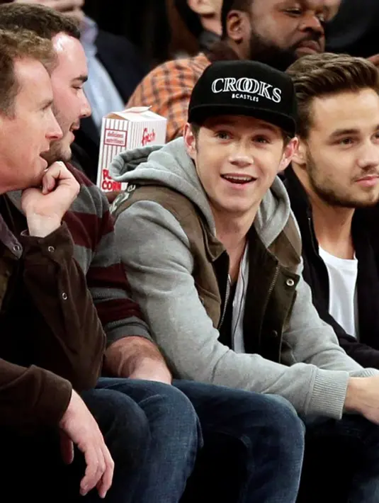 'Aku bangun sebelum acara hari itu dan aku mengalami rasa sakit di kakiku' kata Niall dalam sebuah video yang beredar di dunia maya. (Bintang/EPA)