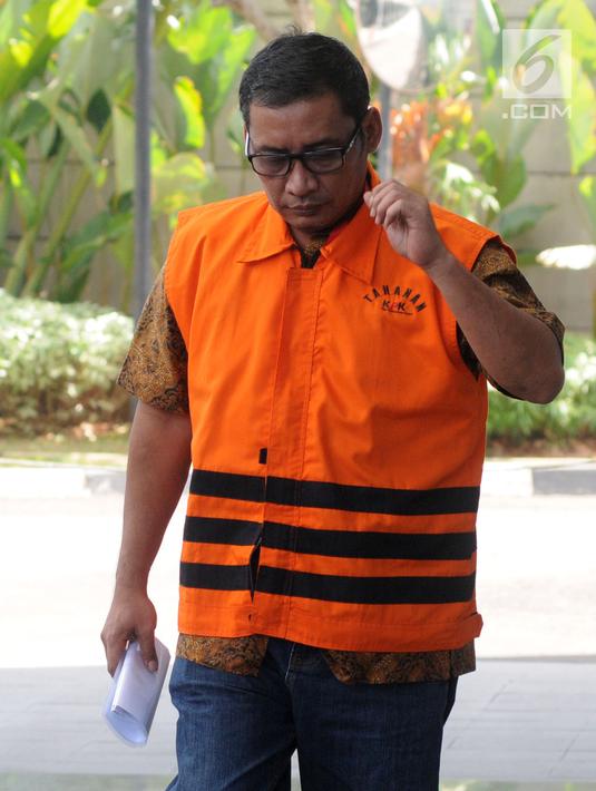 Bupati Tulungagung nonaktif Syahri Mulyo tiba di Gedung KPK, Jakarta, Jumat (3/8). Syahri diperiksa sebagai tersangka. (Merdeka.com/Dwi Narwoko)