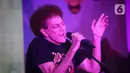 Grup musik rock legendaris Indonesia, God Bless tampil saat meluncurkan album terbarunya bertajuk ‘Anthology 50th Anniversary’ di Jakarta, Selasa (21/6/2023). (Liputan6.com/Faizal Fanani)