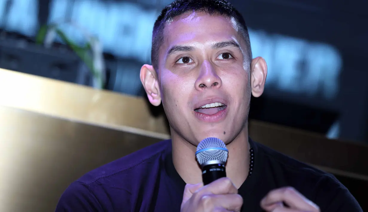 "Dari gesture, mata, sampai nurunin berat badan. Kalo sampai orang menyangka gue seperti itu, itu penghargaan buat gue. Gue pribadi sangat puas," lanjut finalis MTV VJ Hunt tahun 2008 mewakili kota Bandung itu. (Nurwahyunan/Bintang.com)