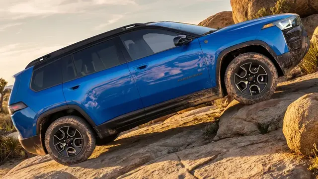 Aksi Jeep Cherokee Trailhawk 2027 Menaklukkan Medan Bebatuan Off-Road