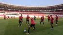 Pemain Timnas Indonesia U-17 melakukan latihan rondo menjelang Piala Dunia U-17 2023 di Stadion Utama Gelora Bung Karno (SUGBK), Senayan, Jakarta, Senin (30/10/2023). (Bola.com/Bagaskara Lazuardi)
