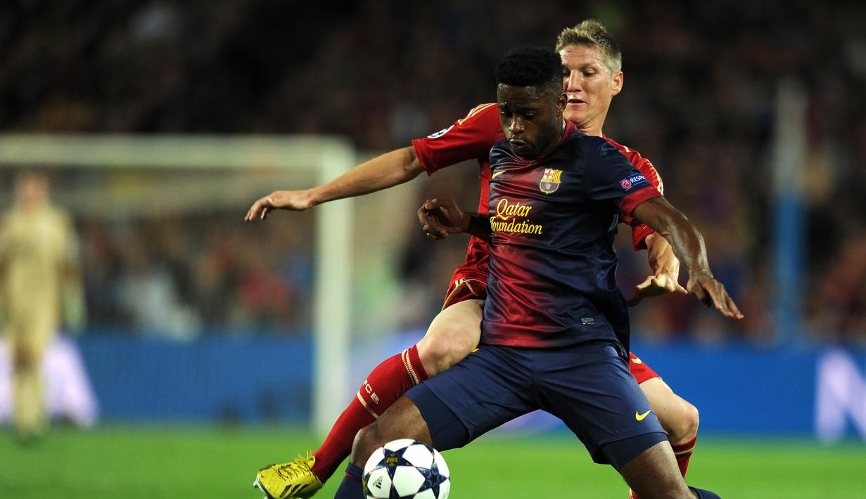 3. Alex Song – Transfer 15 juta pounds dikeluarkan Barcelona demi mendatangkan Alex Song dari Arsenal. Tak ayal banyak yang kaget dengan keputusan yang terjadi di menit akhir transfer tersebut. (AFP/Lluis Gene)