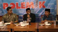 Putera Betawi, Biem Benyamin (tengah) menjadi pembicara pada diskusi 'Kontestasi Pilkada DKI' di Jakarta, Sabtu (12/3). Politikus Partai Gerindra itu memprediksi, Pilkada DKI 2017 tidak akan ada calon yang maju independen. (Liputan6.com/Gempur M Surya)