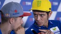 Valentino Rossi menilai Maverick Vinales bakal menjadi pesaing tangguh pada balapan MotoGP 2017. (EPA/Maurizio Brambati)