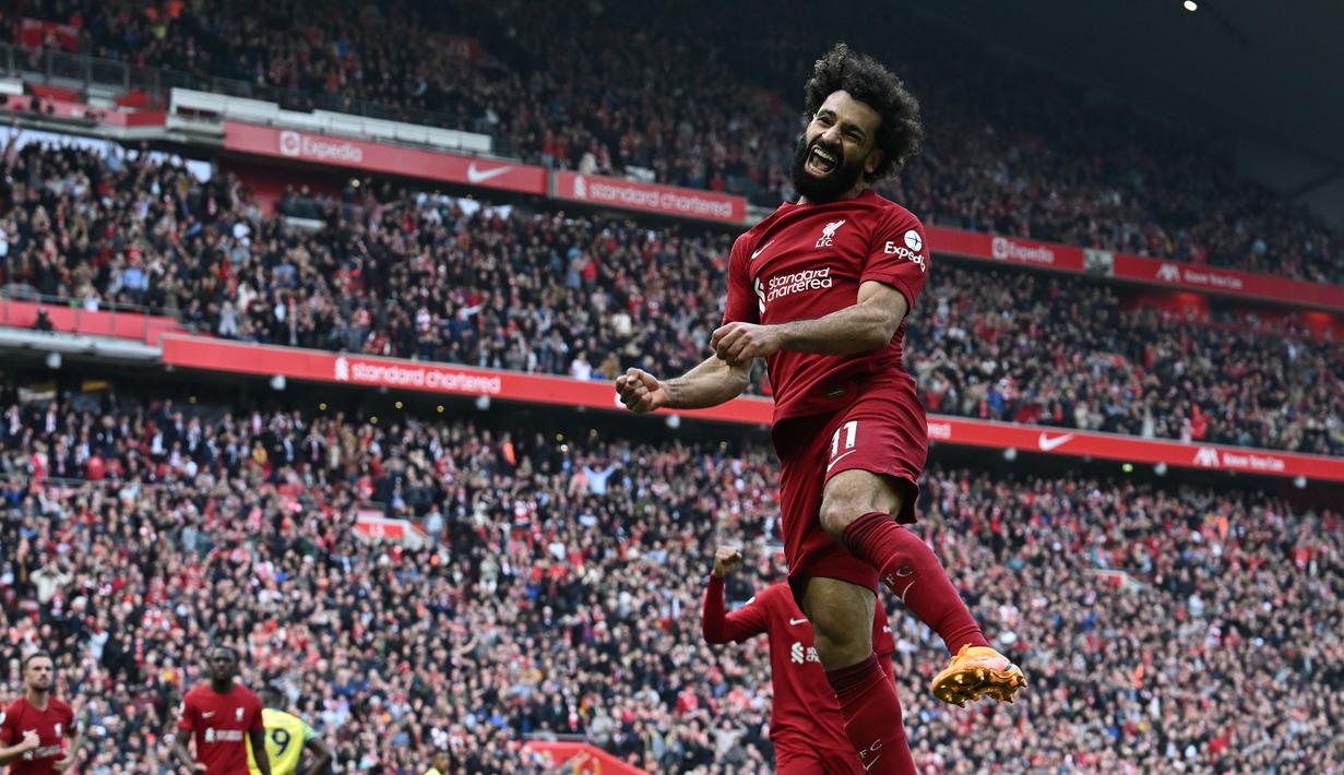 Pemain Liverpool, Mohamed Salah merayakan gol kemenangan timnya pada laga pekan ke-32 Liga Inggris 2022/2023 di Anfield, Liverpool, Sabtu (22/04/2023) WIB. The Reds berhasil menang dengan skor 3-2. (AFP/Paul Ellis)