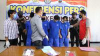 4 remaja di Kebumen ditangkap lantaran edarkan psikotropika alias pil koplo jenis hexymer. (Foto: Liputan6.com/Polres Kebumen)