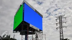  Billboard LED di kawasan Senayan, Jakarta, Selasa (29/12). Pemprov DKI Jakarta berencana akan menghilangkan papan reklame billboard dengan layar light emitting deode (LED) untuk menambah kesan modern. (Liputan6.com/Yoppy Renato)